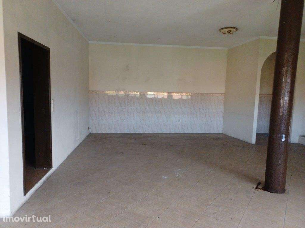 Prédio composto por 2 artigos, em Vila das Aves - Santo Tirso. - Grande imagem: 3/20