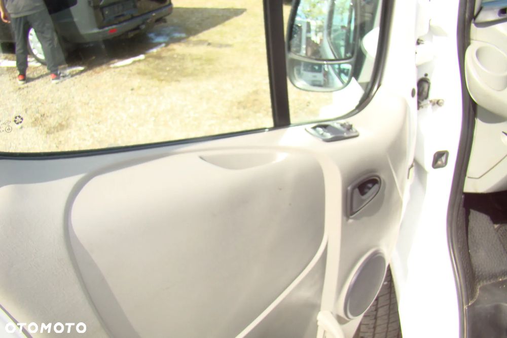 Renault Trafic - 15
