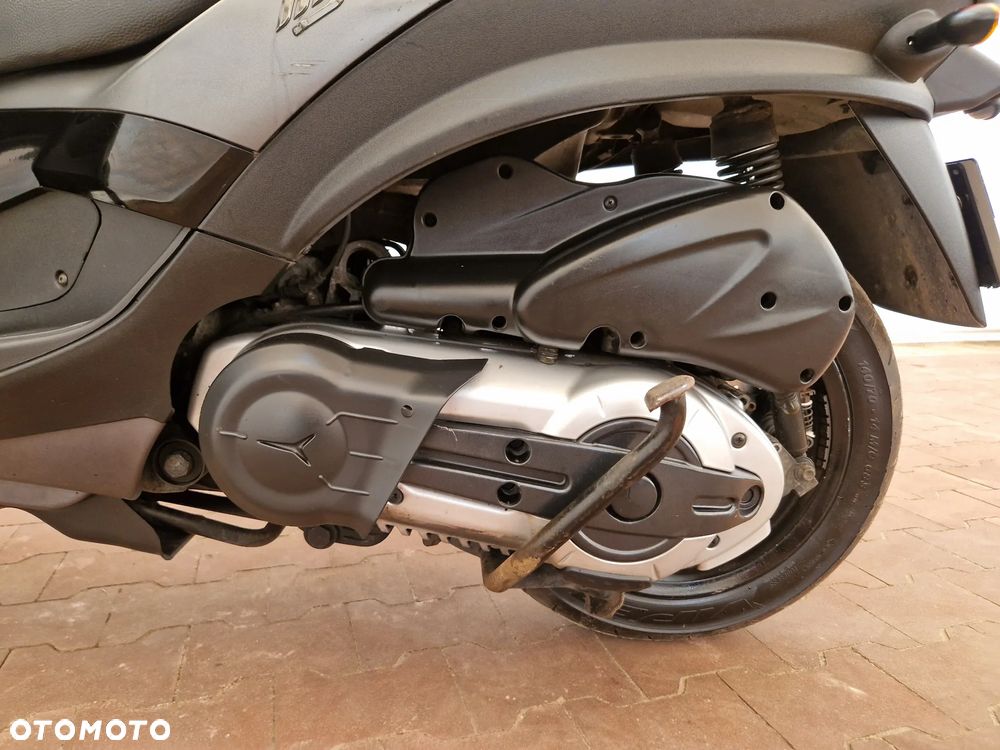 Piaggio MP-3 - 28