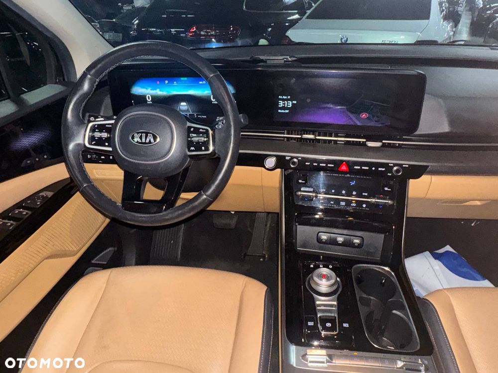 Kia Carnival - 16