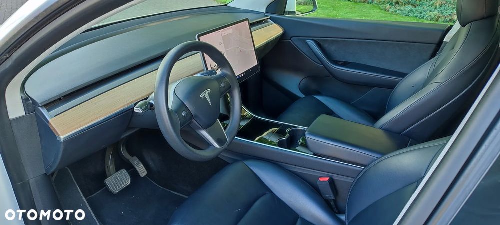 Tesla Model Y Long Range Dual Motor AWD - 9