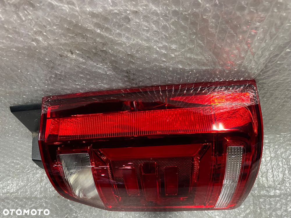 LAMPA TYŁ PRAWA VOLKSWAGEN MULTIVAN T6 - 11