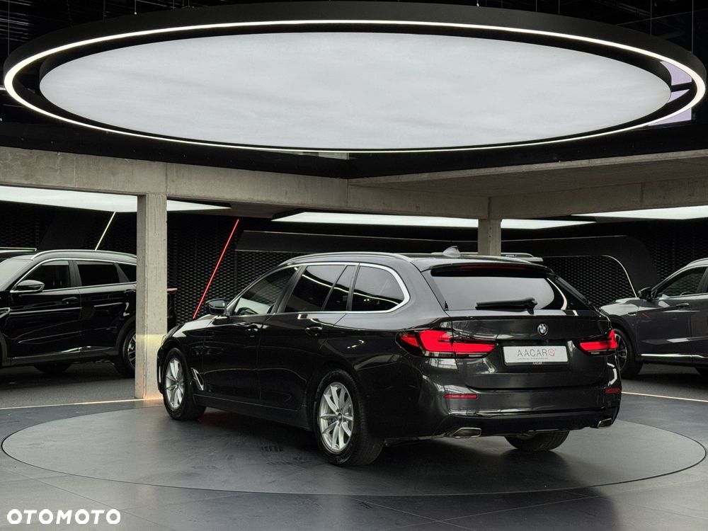 BMW Seria 5 520i mHEV - 4
