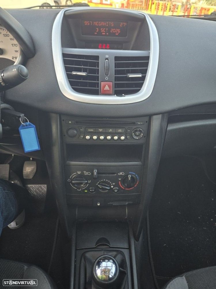 Peugeot 207 1.4 16V Trendy - 17