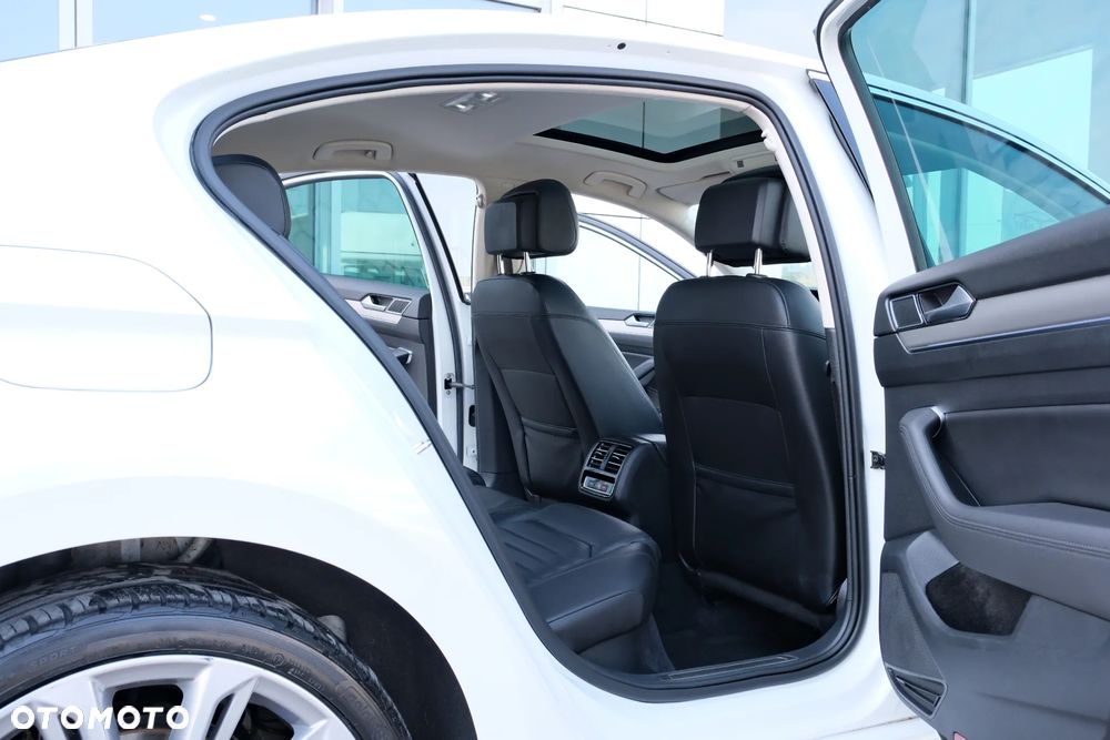 Volkswagen Passat - 31