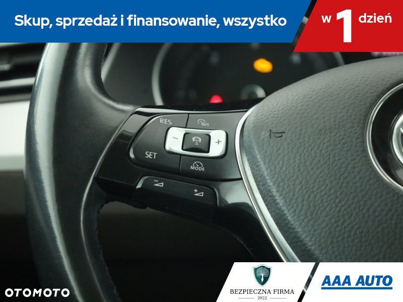 Volkswagen Passat - 17