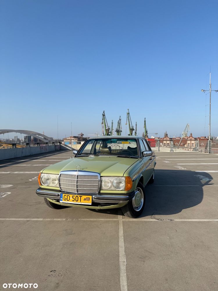 Mercedes-Benz W123 - 1