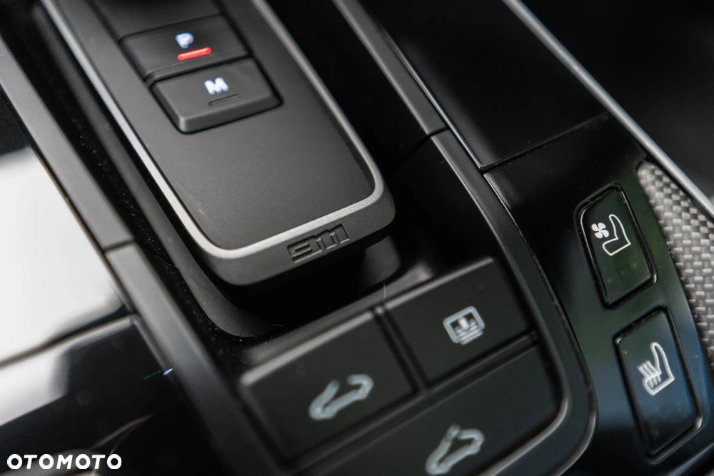 Porsche 911 Carrera 4S - 23