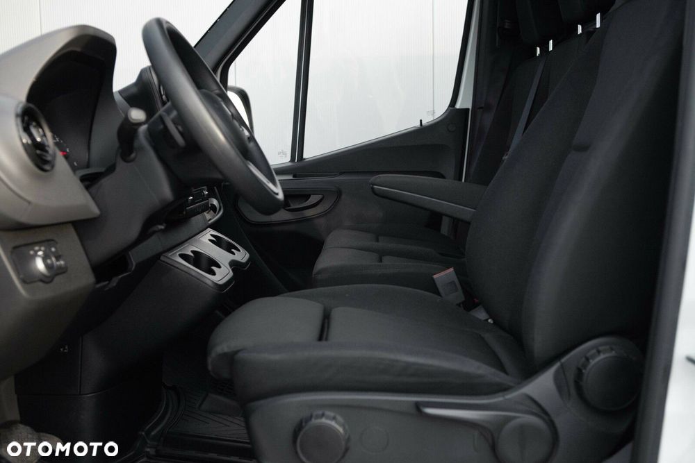 Mercedes-Benz Sprinter - 22