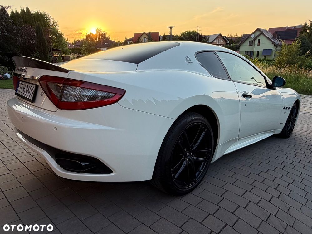 Maserati GranTurismo S Automat - 9