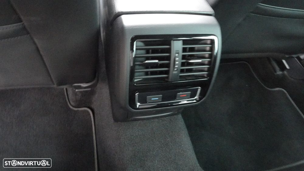 VW Passat Variant - 24