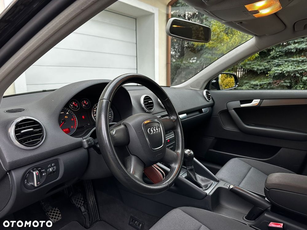 Audi A3 Sportback 1.6 TDI Ambiente - 17