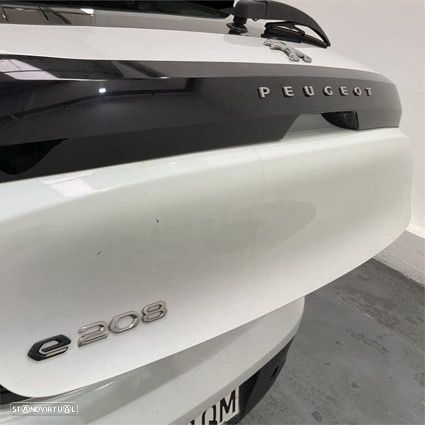 Peugeot e-208 - 9