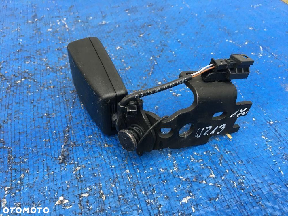 Mercedes W213 Zapinka Pasa Tył Lewa Tylna Pojedyncza A2138600569 - 1