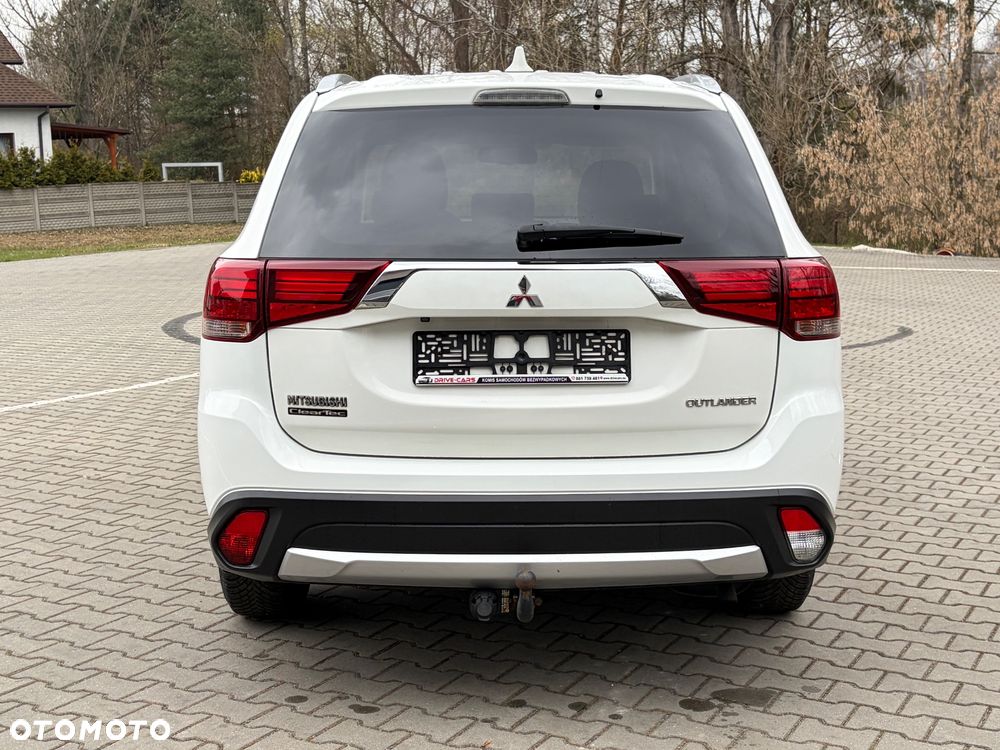 Mitsubishi Outlander 2.0 2WD Invite - 27