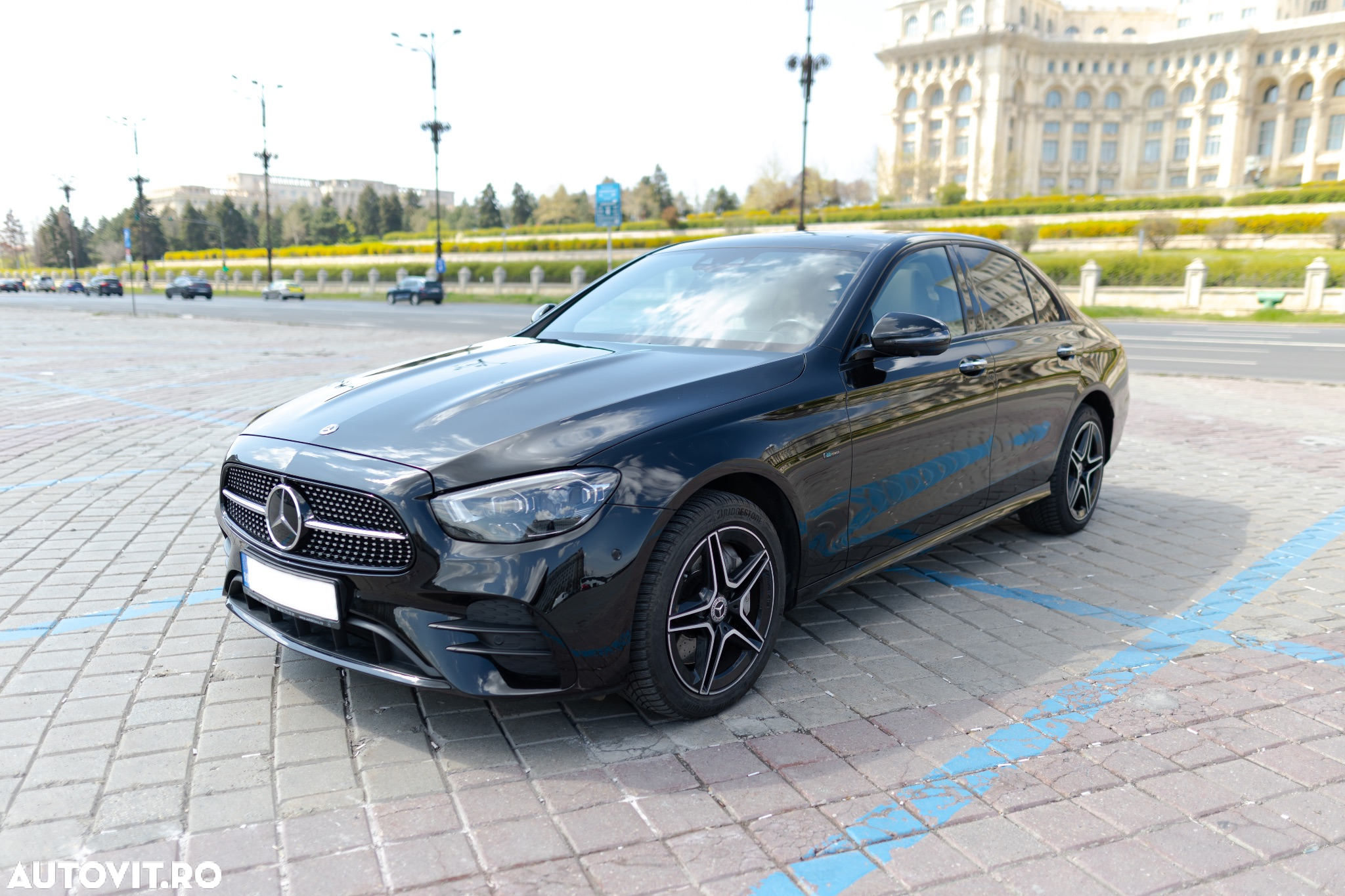 Mercedes-Benz E 300 9G-TRONIC AMG Line - 4