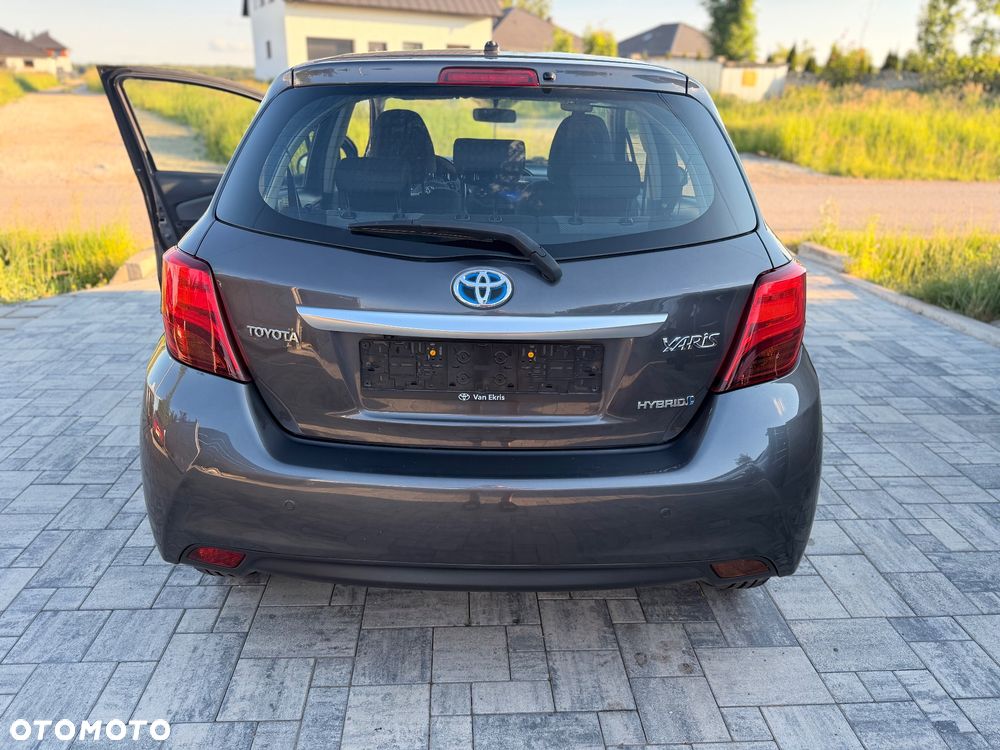Toyota Yaris Hybrid 100 Dynamic - 13