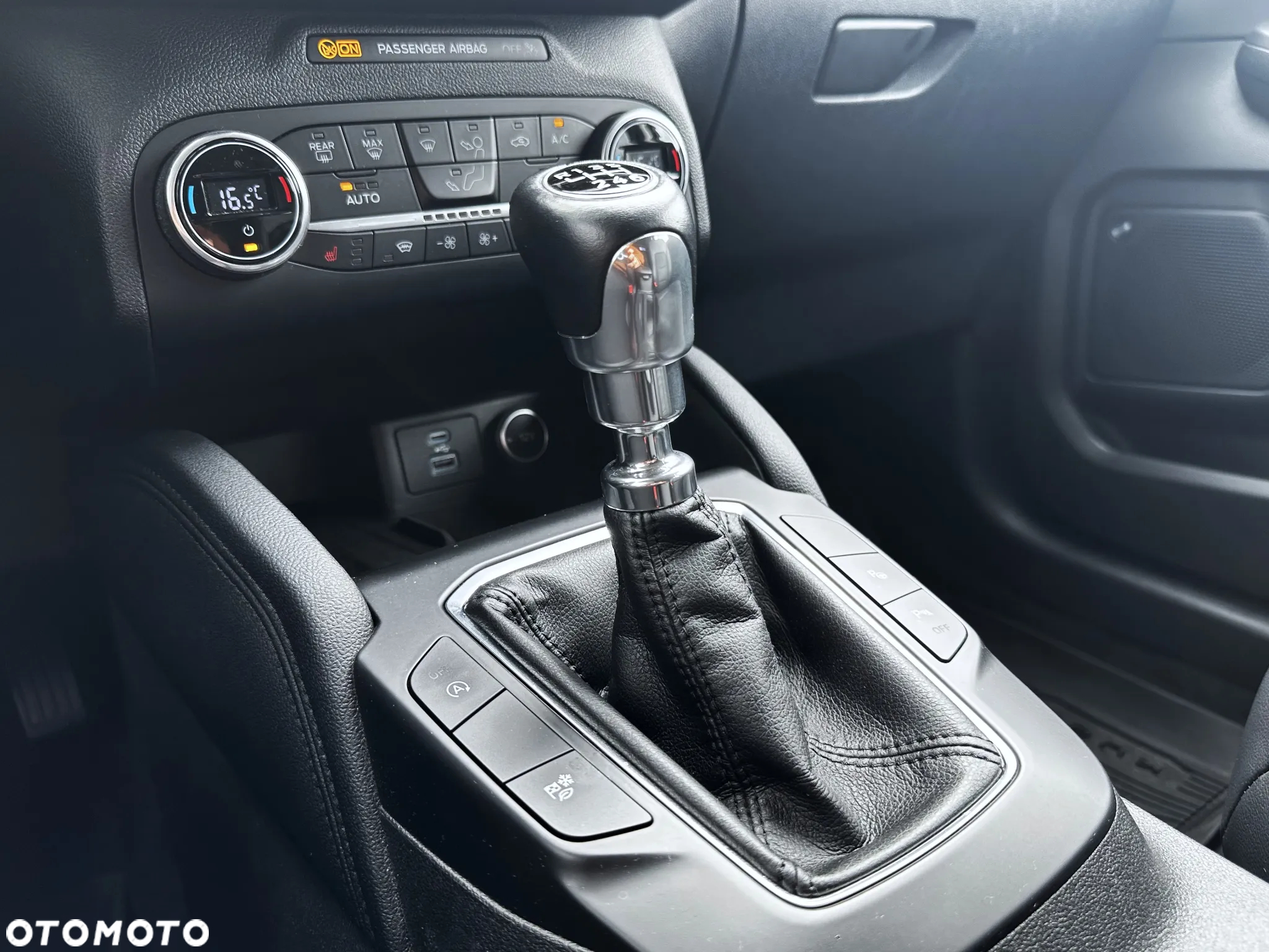 Ford Kuga 1.5 EcoBoost FWD Titanium ASS - 25