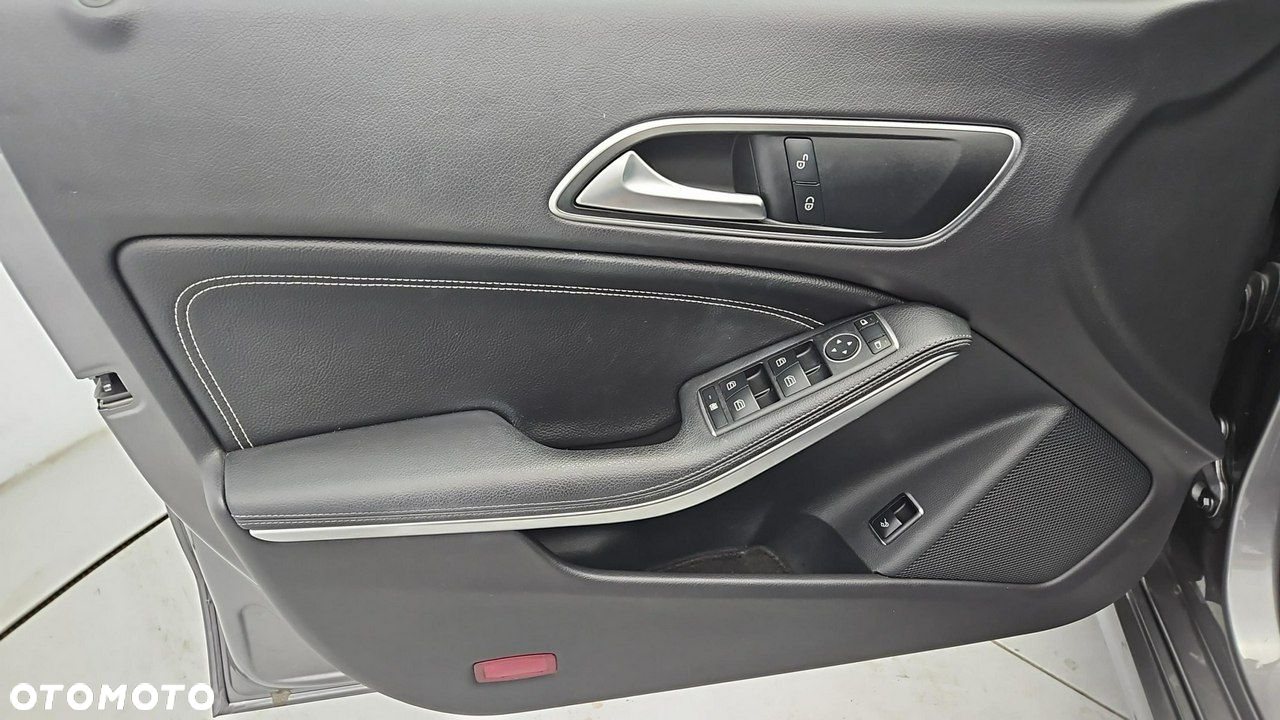 Mercedes-Benz CLA 180 7G-DCT Urban - 10