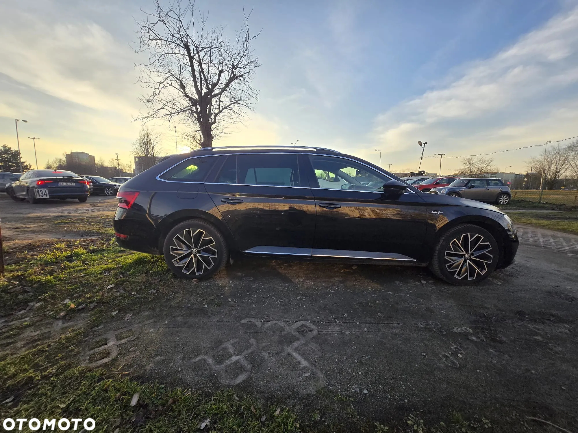 Skoda Superb 2.0 TDI L&K DSG - 8