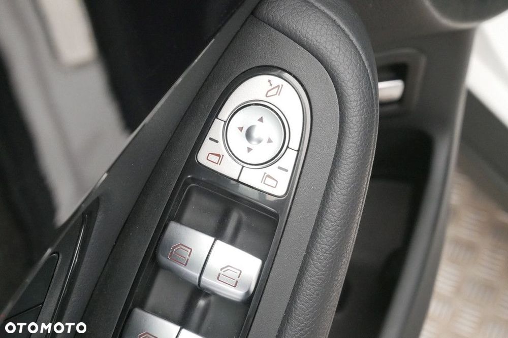 Mercedes-Benz GLC - 30