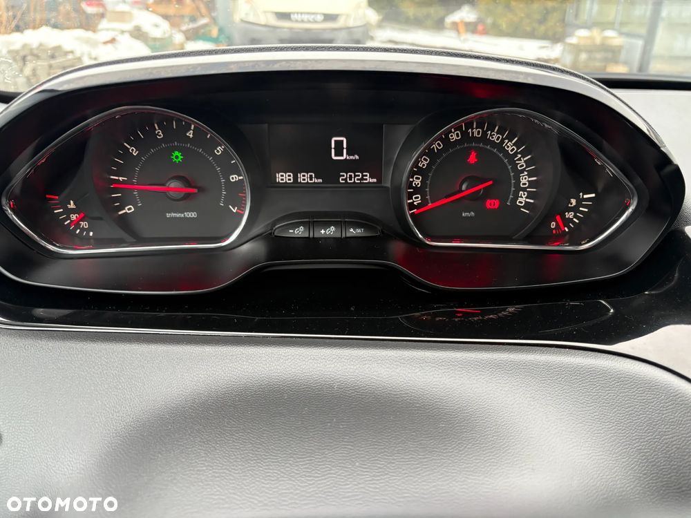 Peugeot 208 PureTech 82 Allure - 16