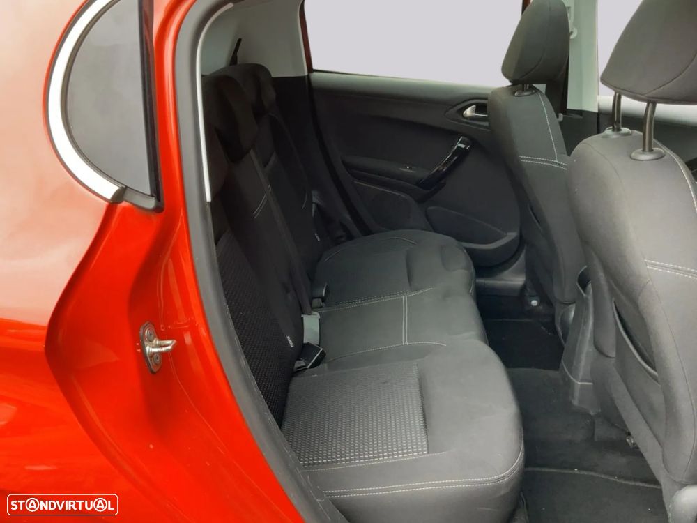 Peugeot 208 - 13