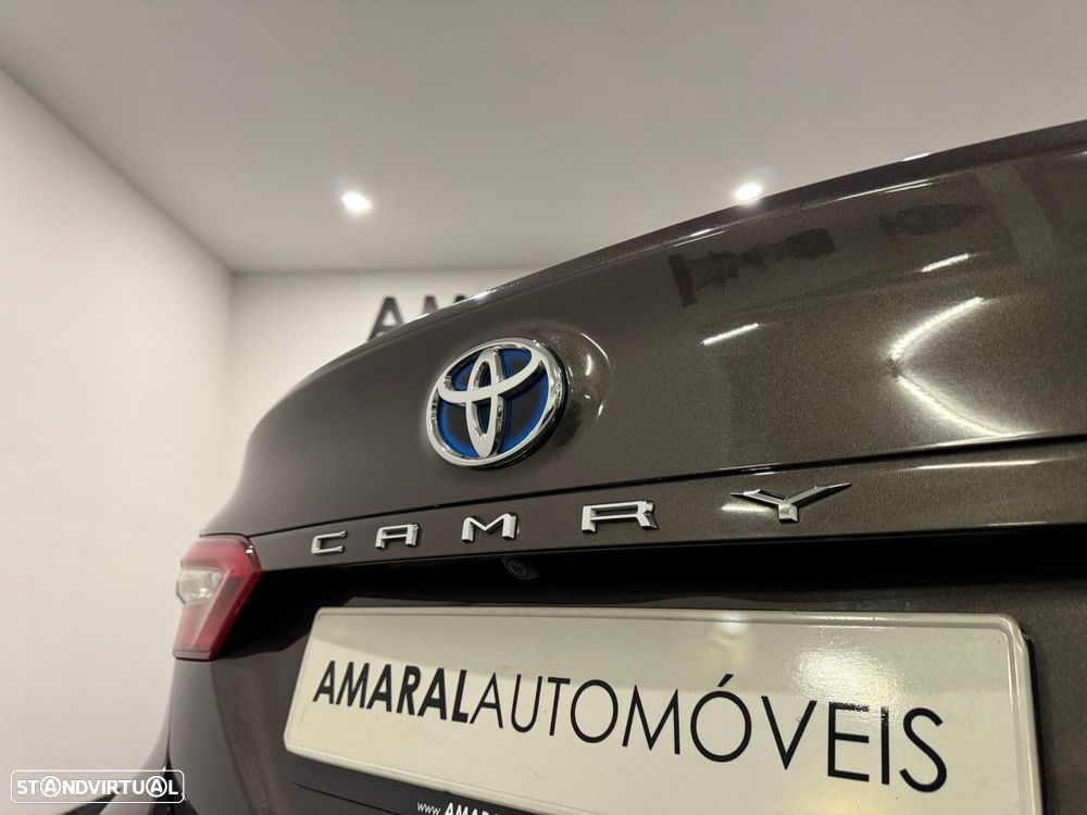 Toyota Camry 2.5 Hybrid Luxury - 24