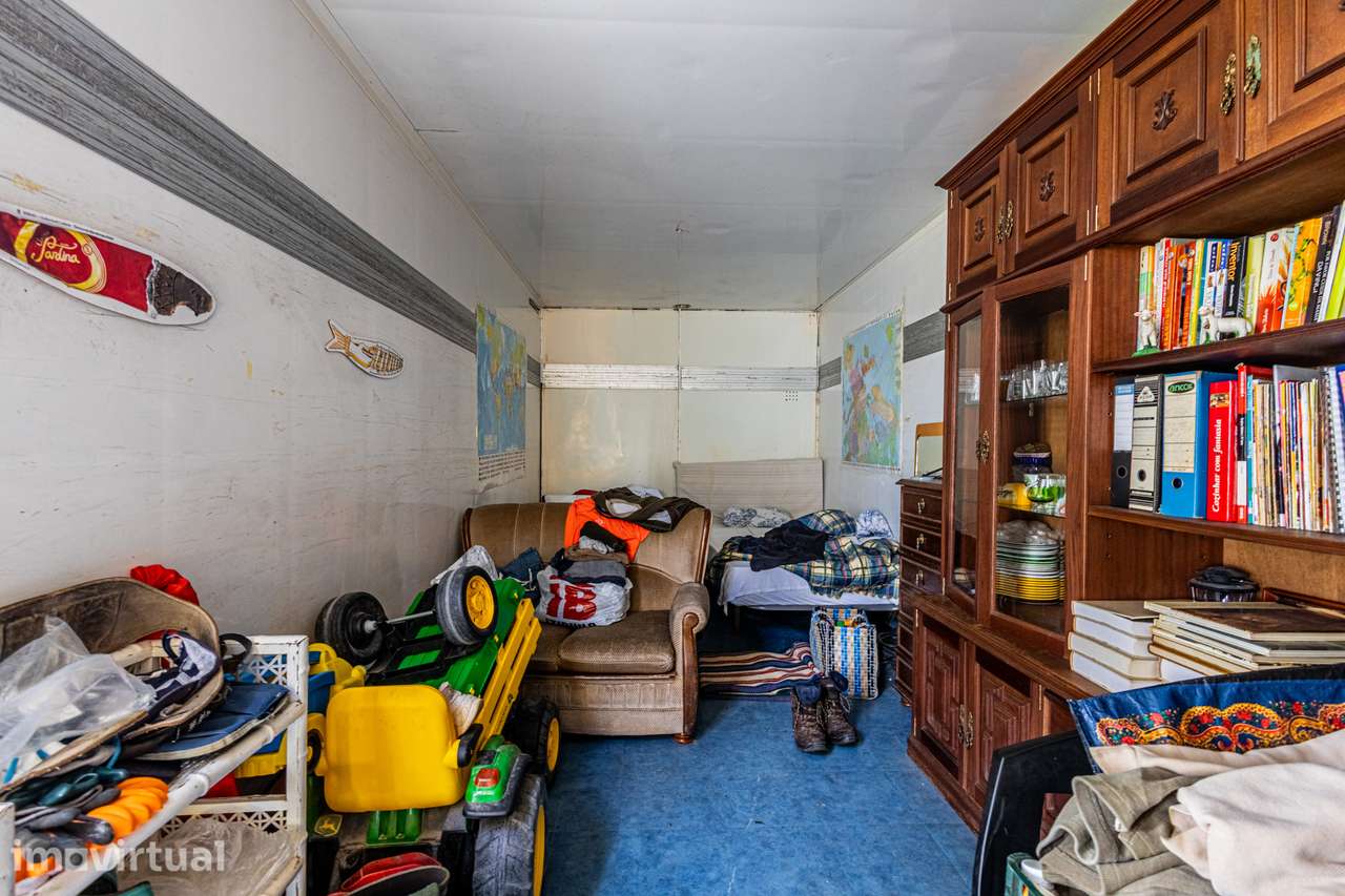 Propriedade com área total de 12 400 m2, localizada na Lapa - Grande imagem: 4/34