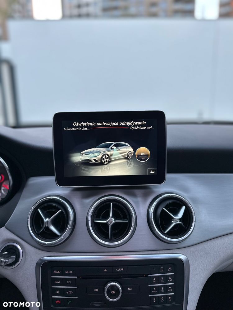 Mercedes-Benz CLA 200 7G-DCT UrbanStyle Edition - 25