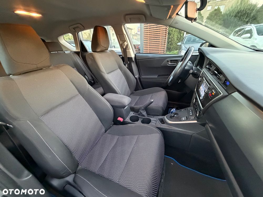 Toyota Auris 1.8 HSD Luna - 38