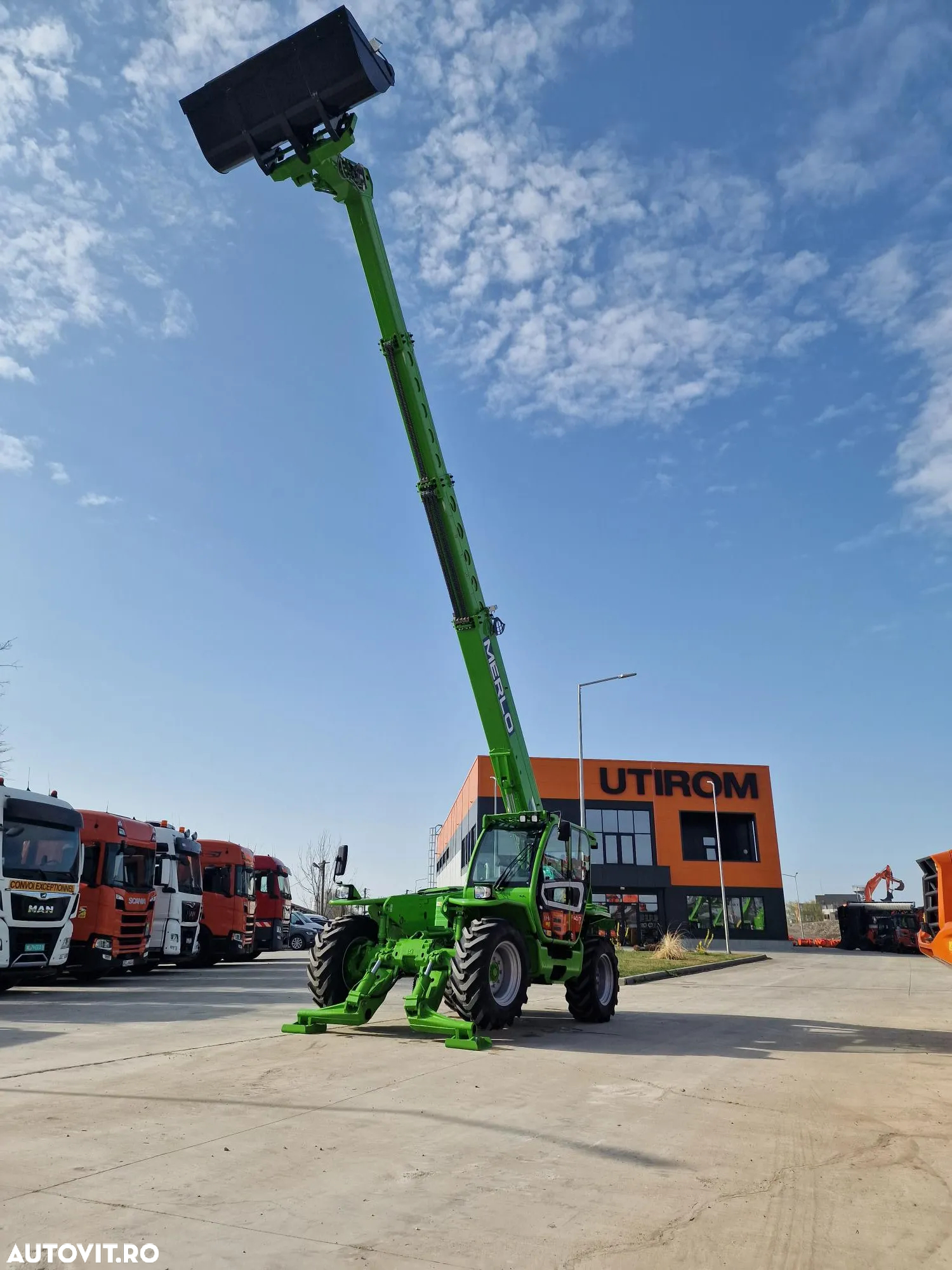 Merlo P40.17, inaltime ridicare 17m, ridica 4 tone primul tronson, Aer cond, garantie 1 an, posibilitate leasing 5 ani, produs in ITALIA, cale fata, cupa 1mc, furci PROMOTIE 103900 EUR+Tva - 25