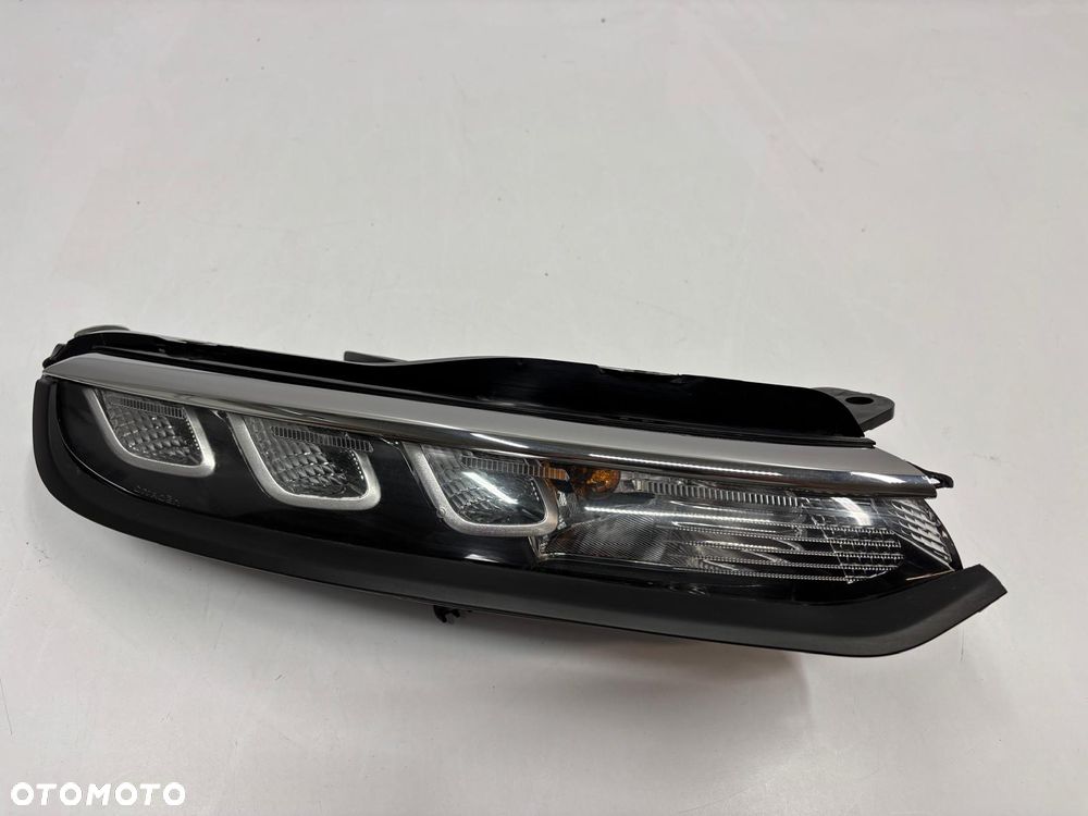 Citroen C3 III Lampa DRL Prawa Przód Przednia 9820877880 - 1