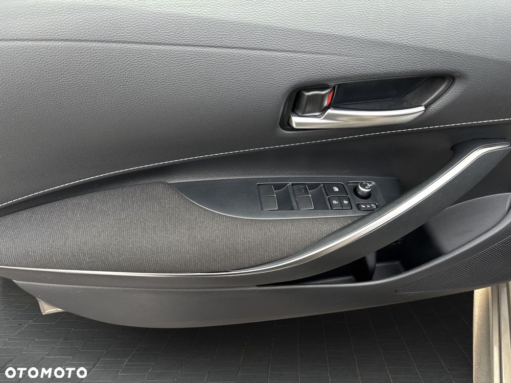 Toyota Corolla 1.8 Hybrid Comfort - 17