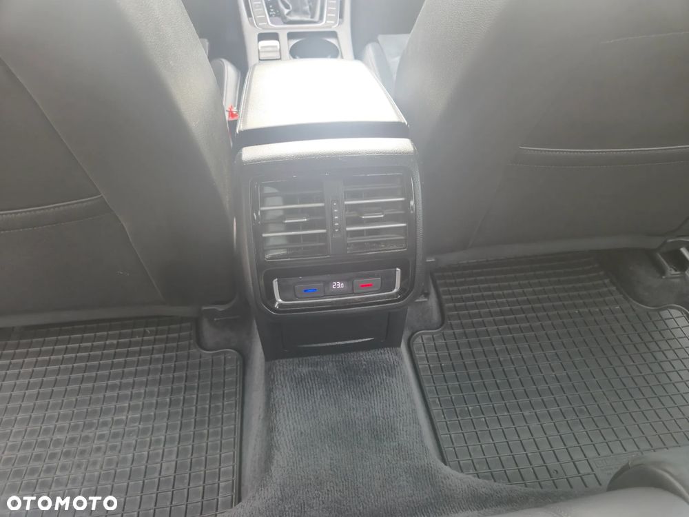 Volkswagen Passat - 29