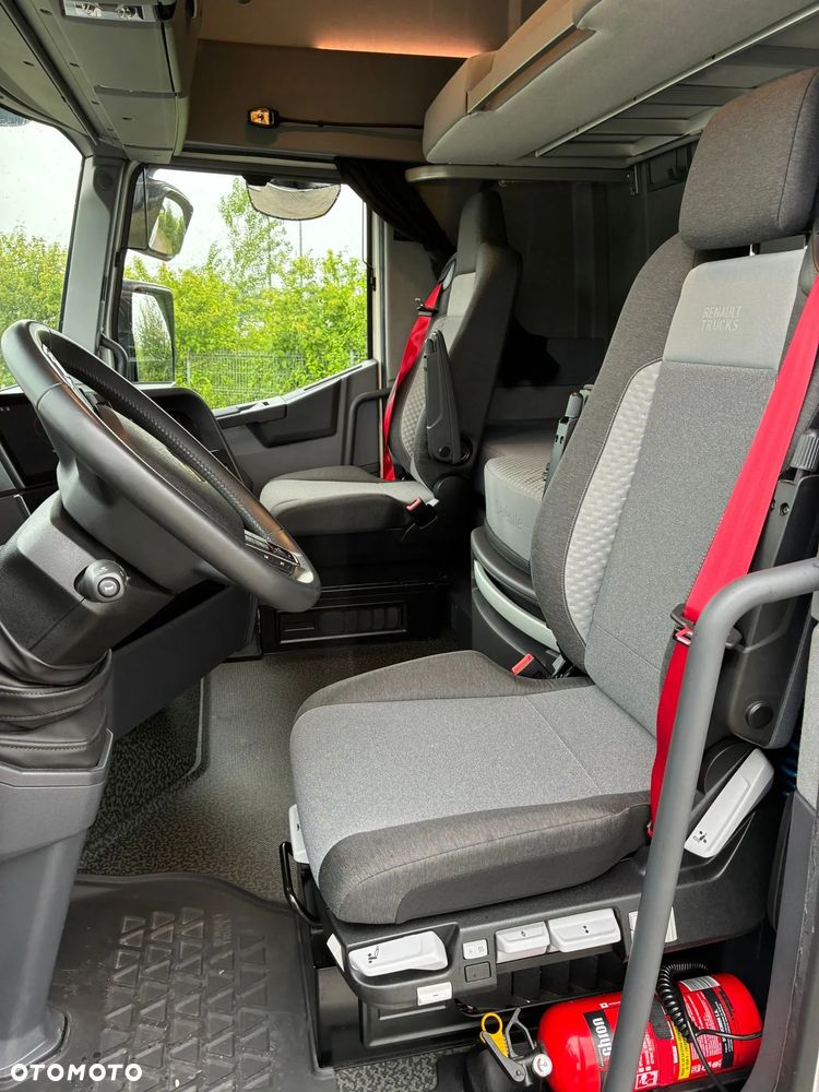 Renault T480 HIGH Sleeper Cab - 10