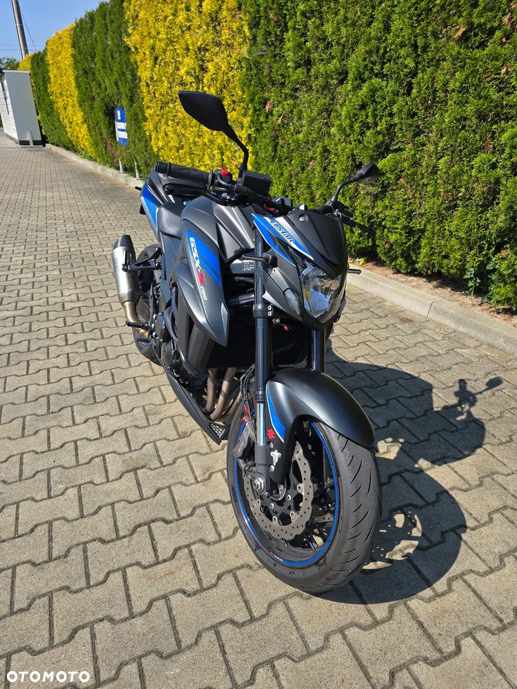 Suzuki GSX - 9