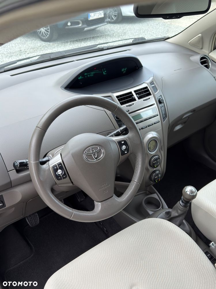 Toyota Yaris 1.33 Prestige - 40