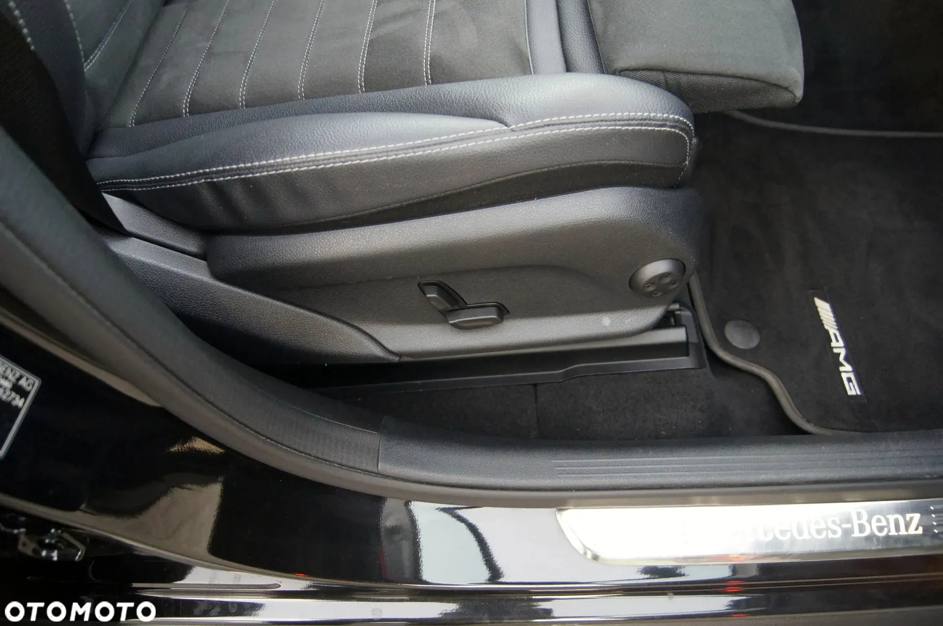 Mercedes-Benz GLC 300 e 4Matic 9G-TRONIC AMG Line Plus - 34