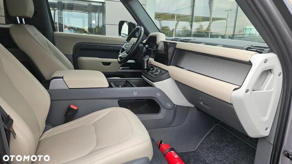 Land Rover Defender 90 2.0 P300 SE - 12