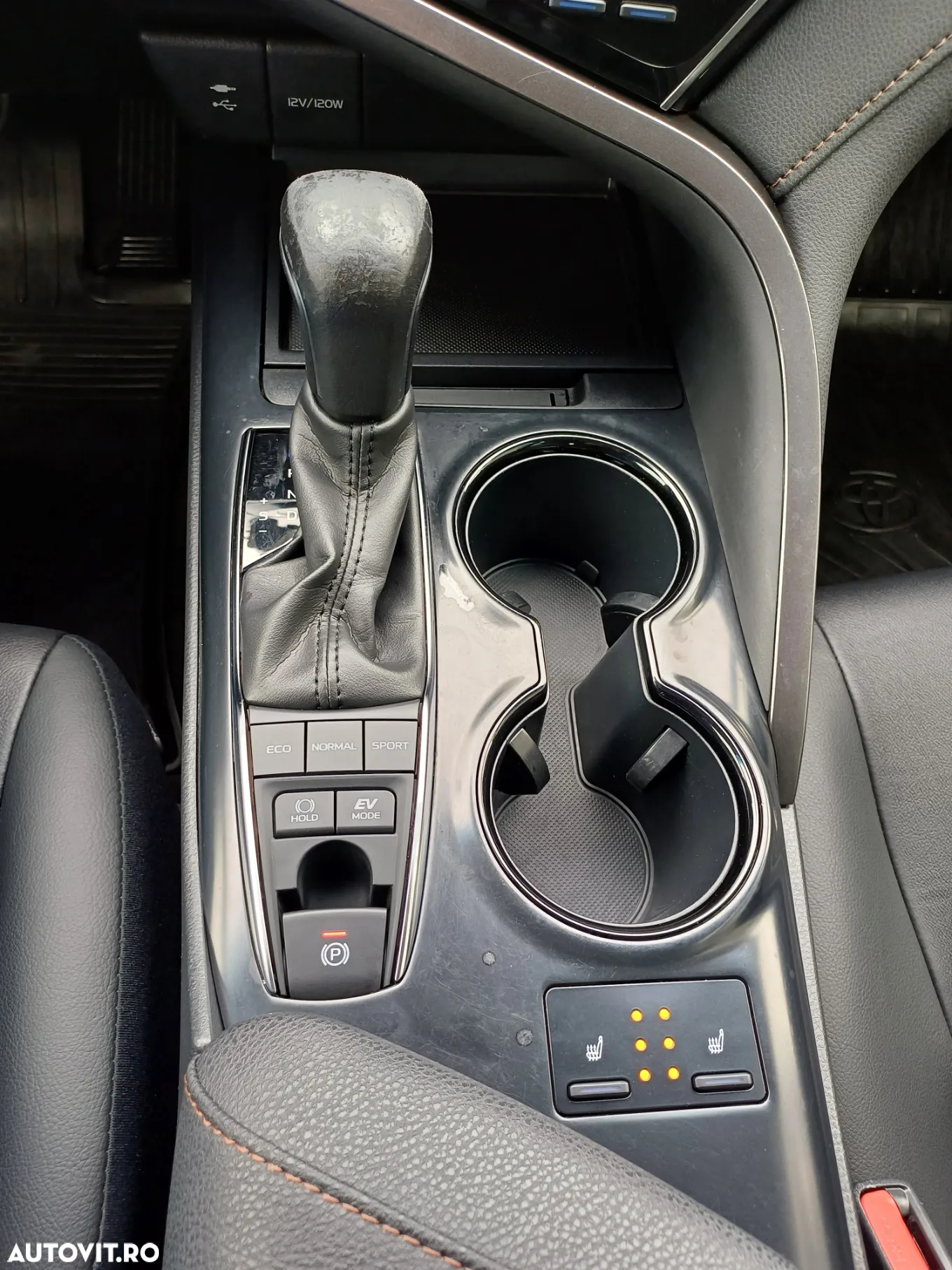 Toyota Camry 2.5 Hybrid Business - 13