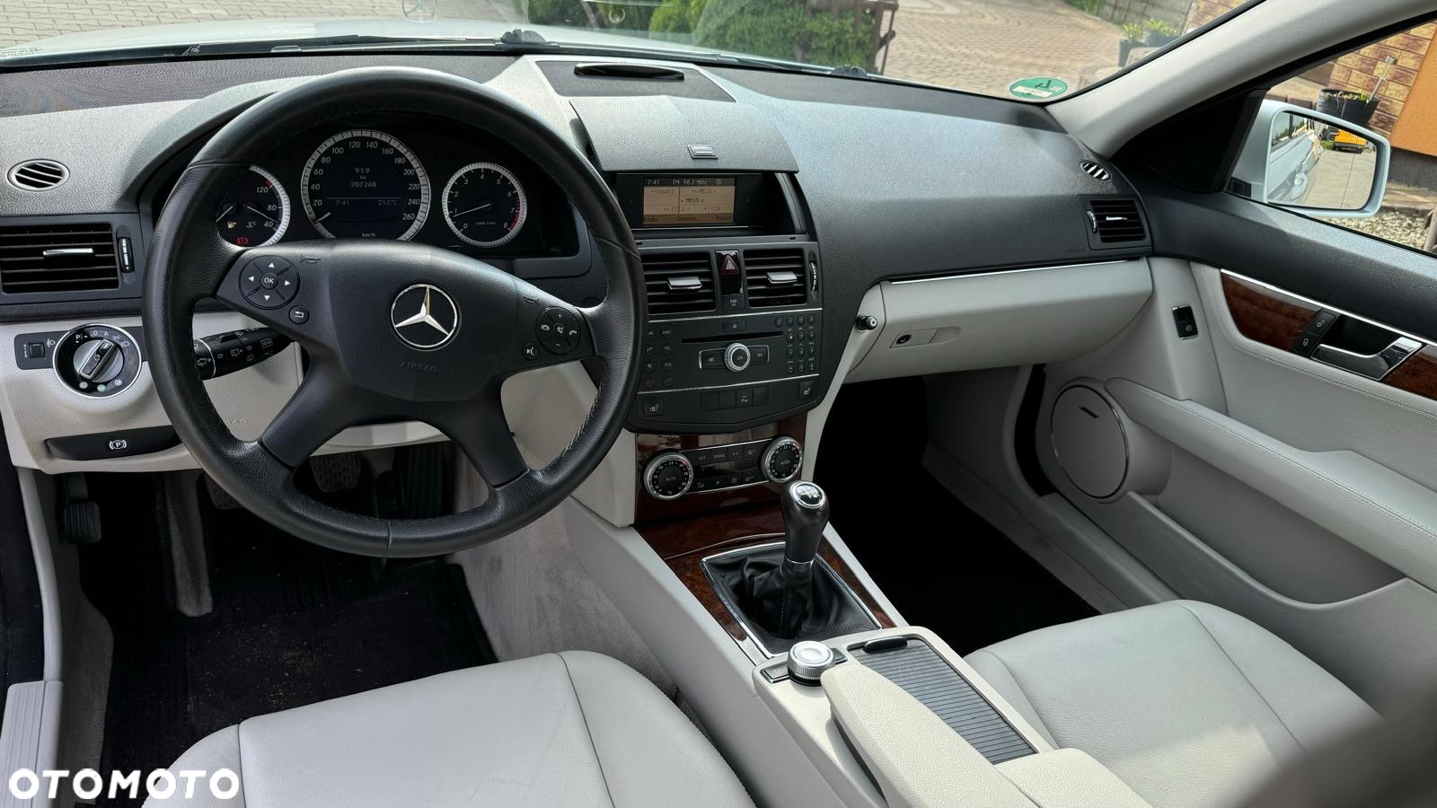 Mercedes-Benz Klasa C 180 T Kompressor BlueEFFICIENCY Avantgarde - 10
