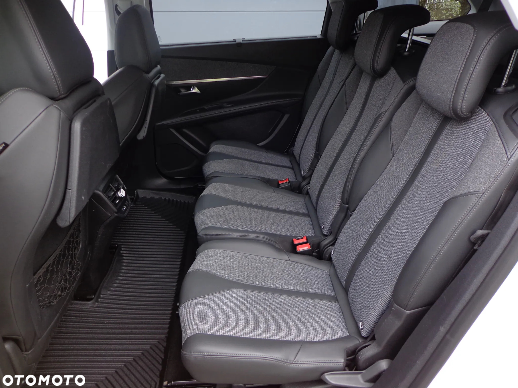 Peugeot 5008 1.6 BlueHDI Allure S&S EAT6 - 33