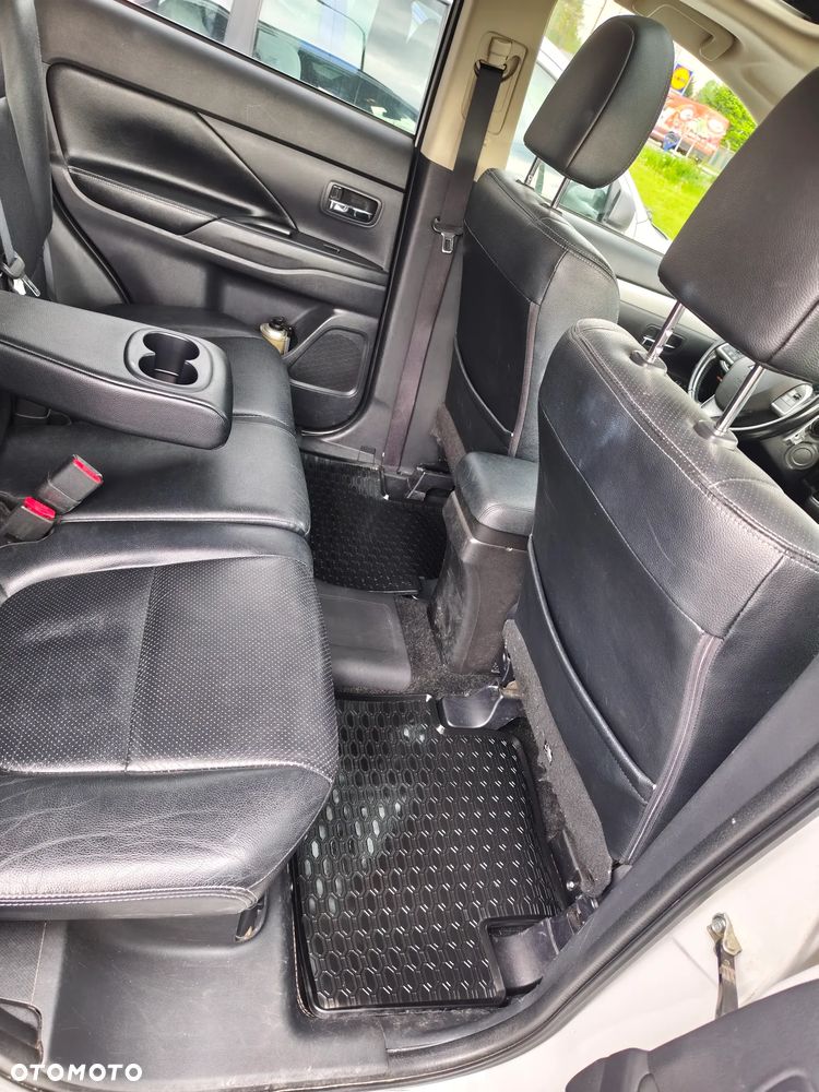 Mitsubishi Outlander Instyle NAVI + - 10