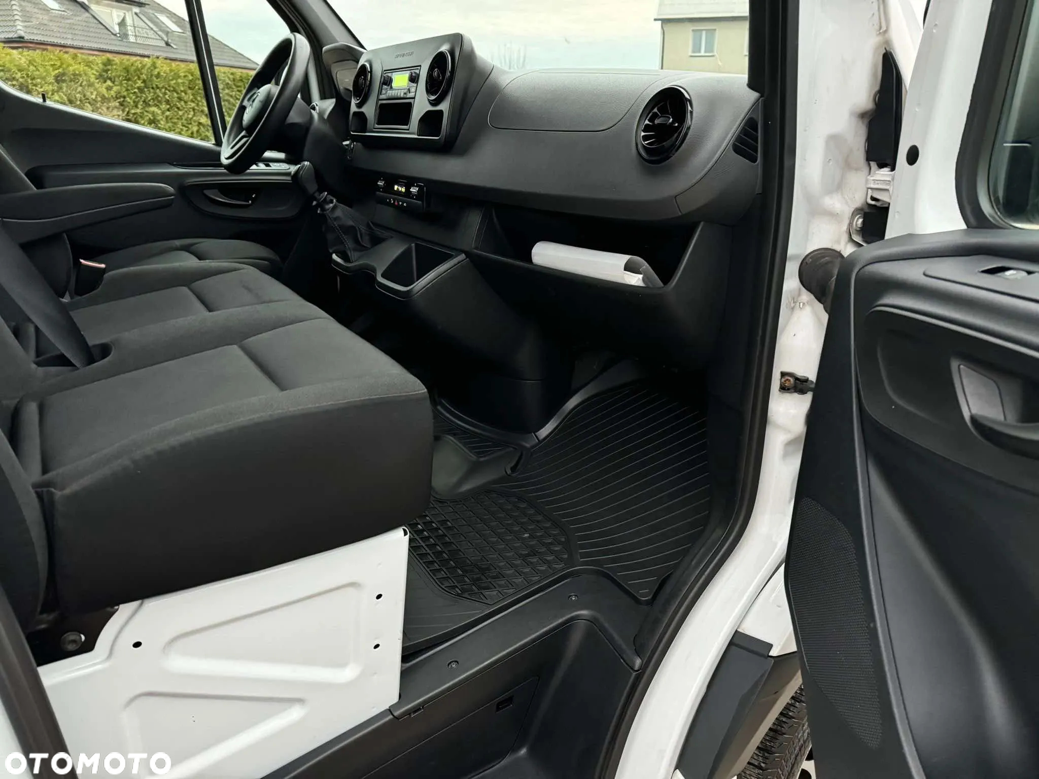 Mercedes-Benz Sprinter - 14