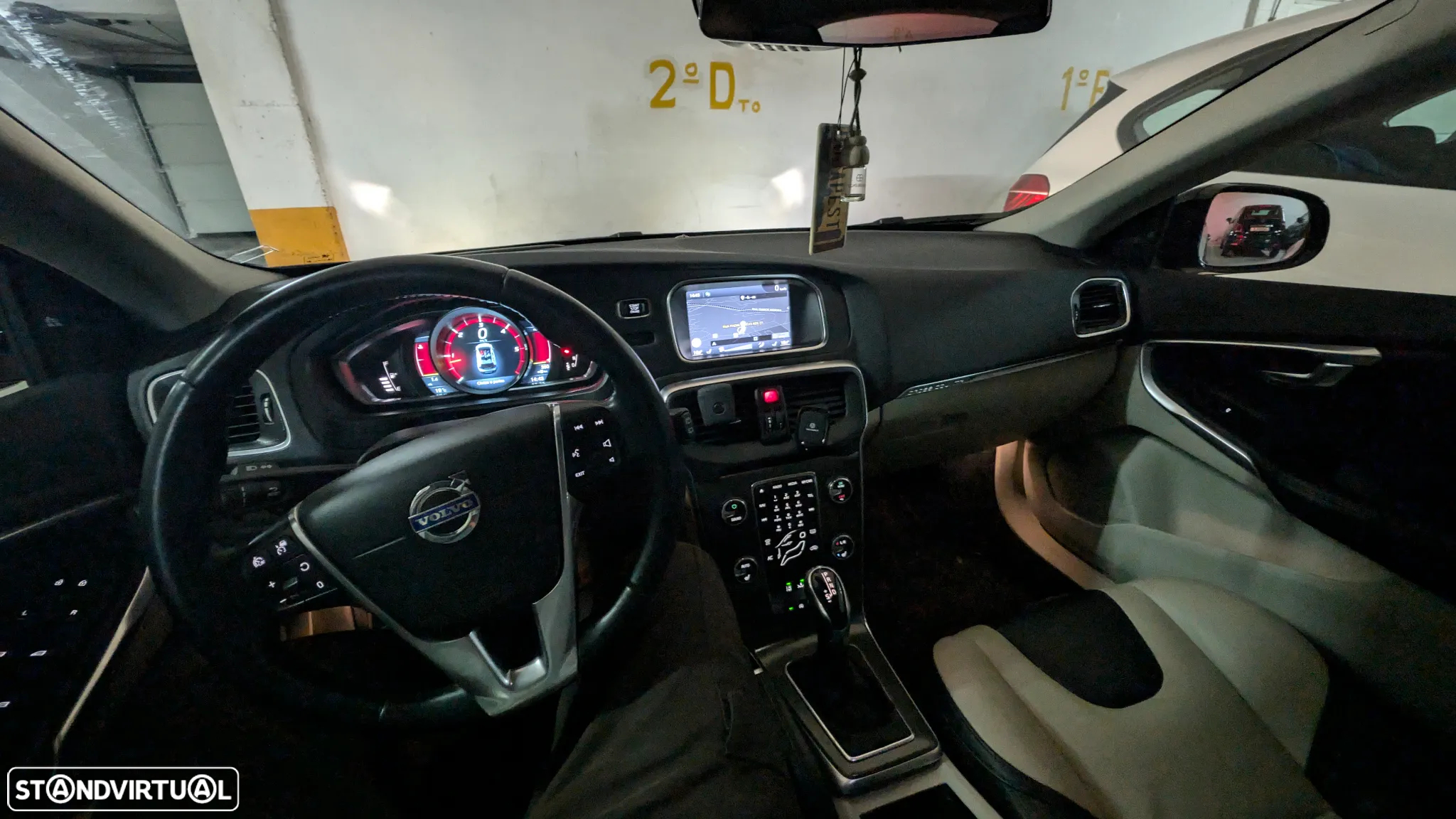 Volvo V40 D4 Geartronic Momentum - 11