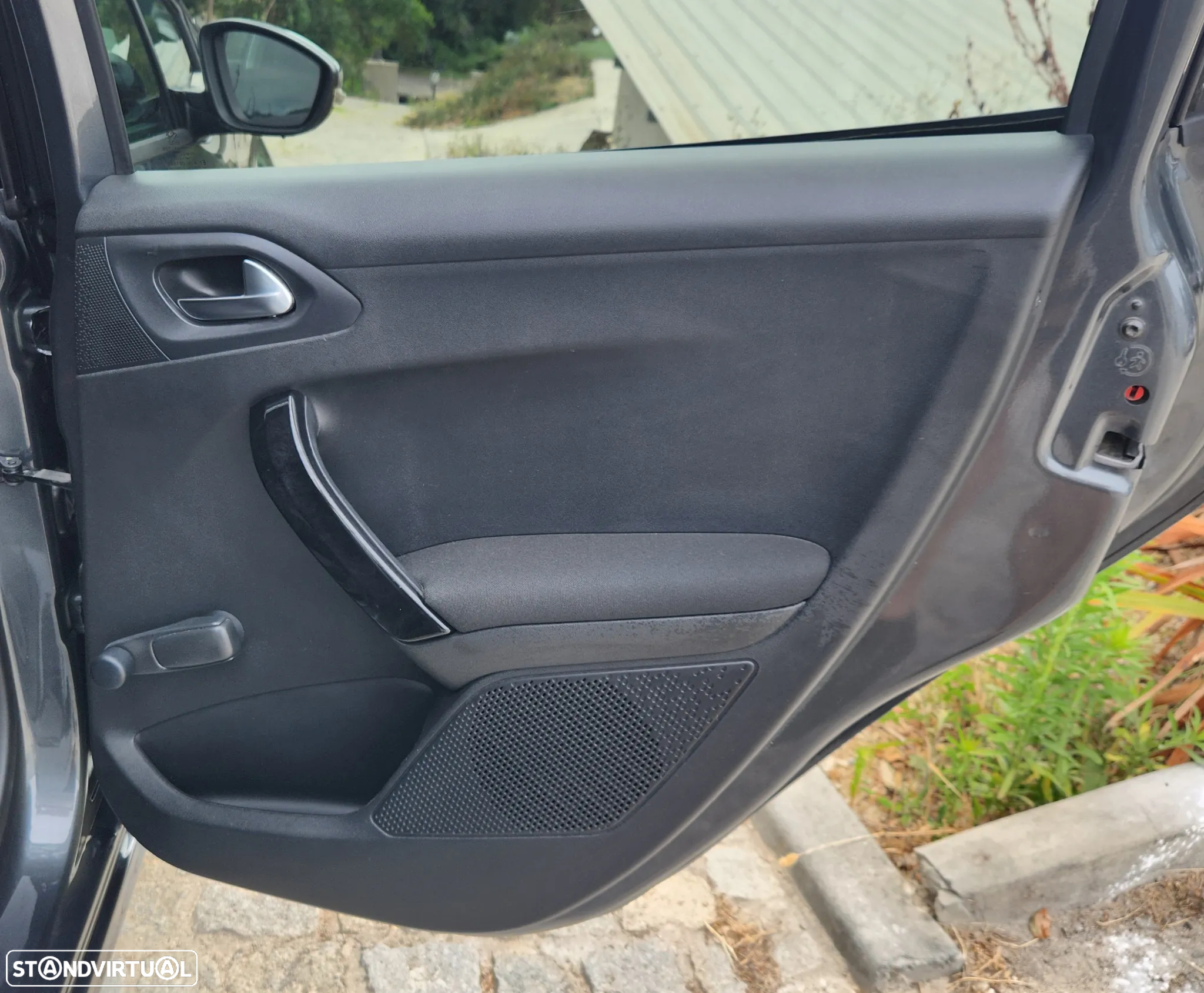 Peugeot 208 1.2 VTi Allure - 15
