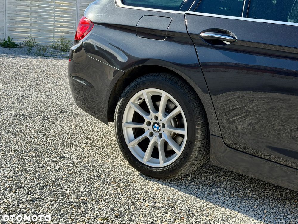 BMW Seria 5 525d - 30