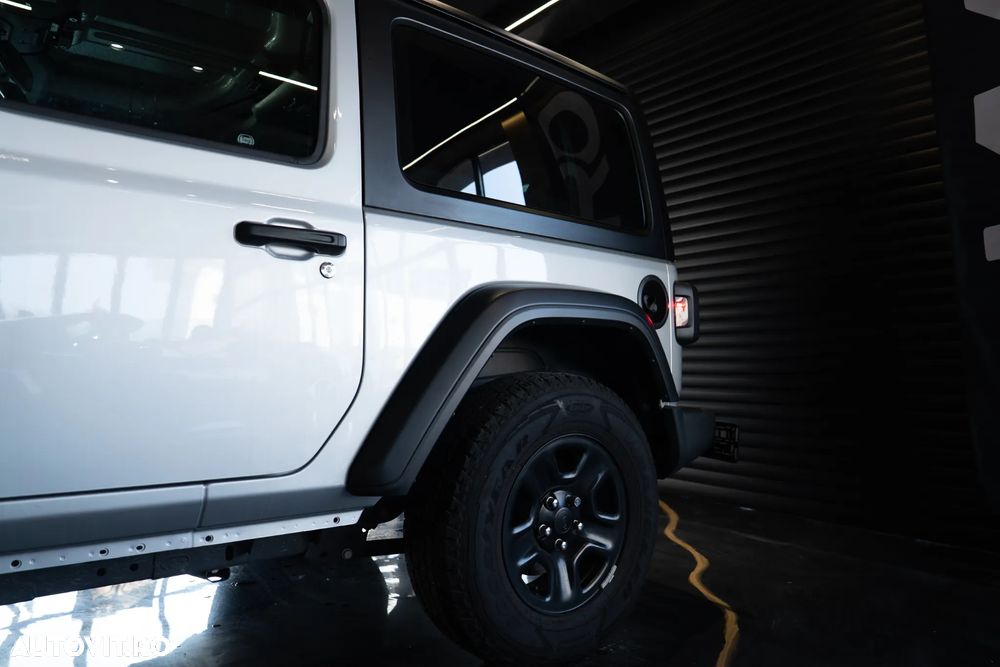 Jeep Wrangler - 12