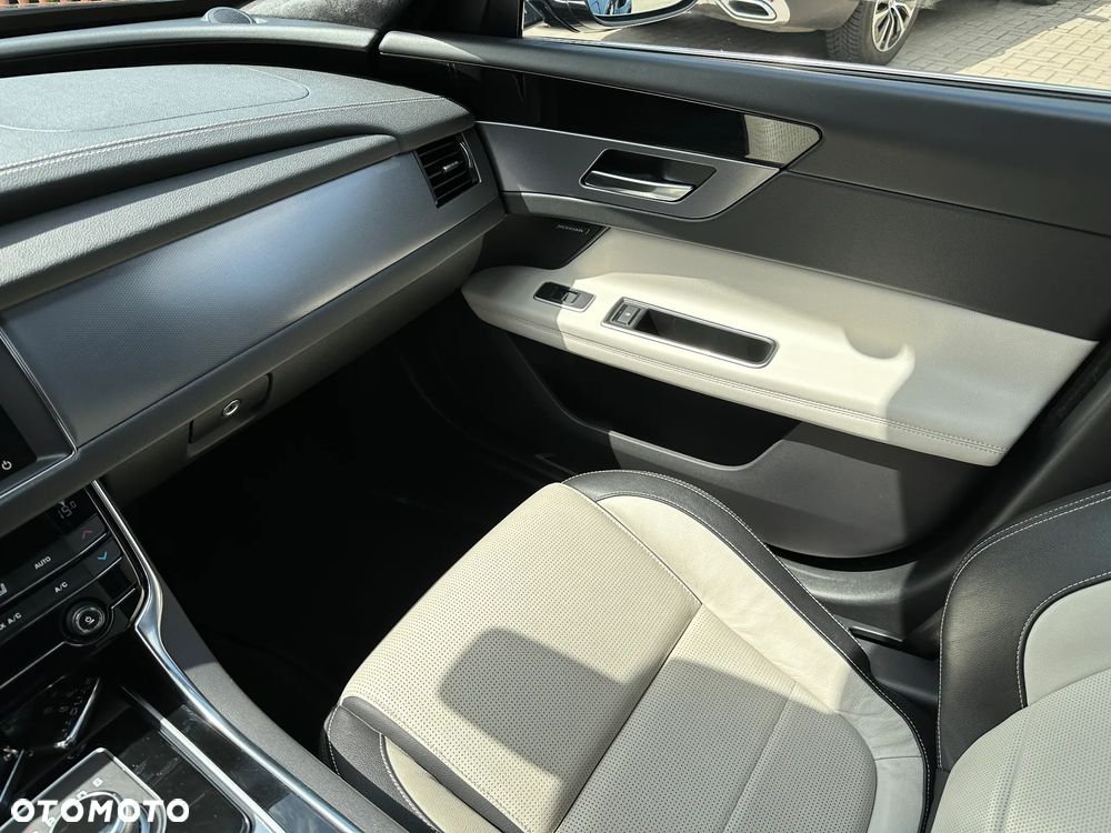 Jaguar XF - 17